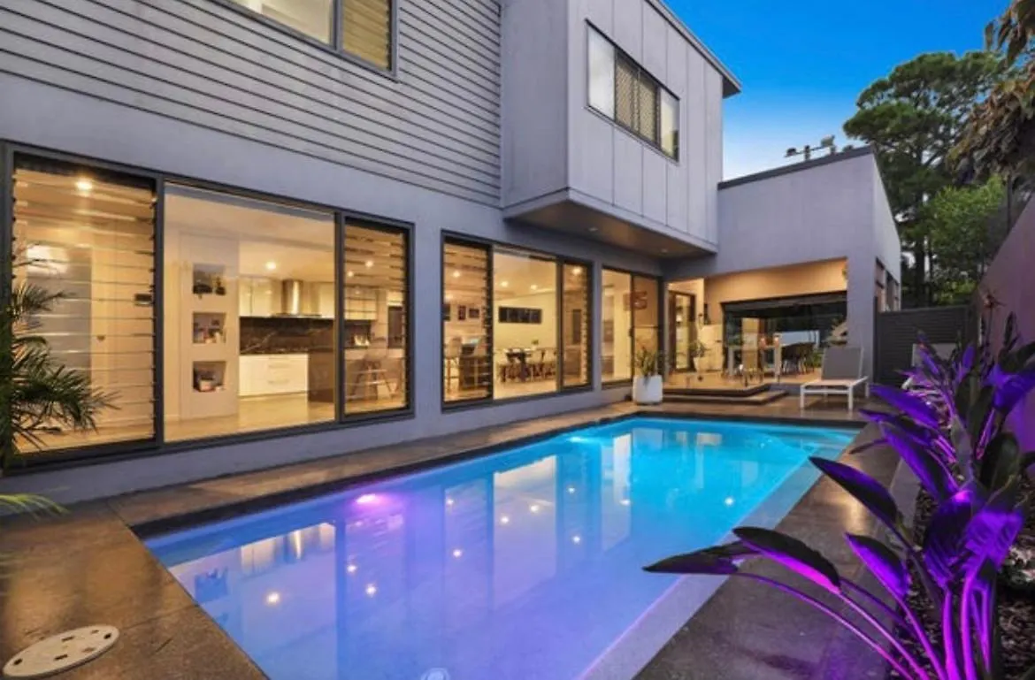 Currimundi Luxe House - Walk To Lake, Beach & Cafes Kawana Waters