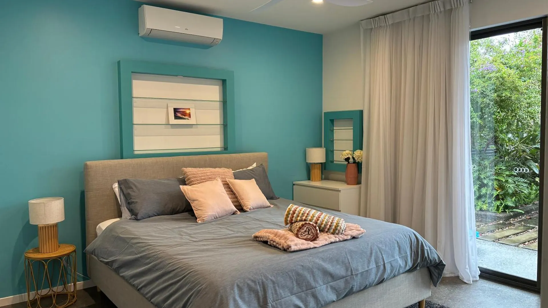 Holiday home Currimundi Luxe House - Walk To Lake, Beach & Cafes Kawana Waters