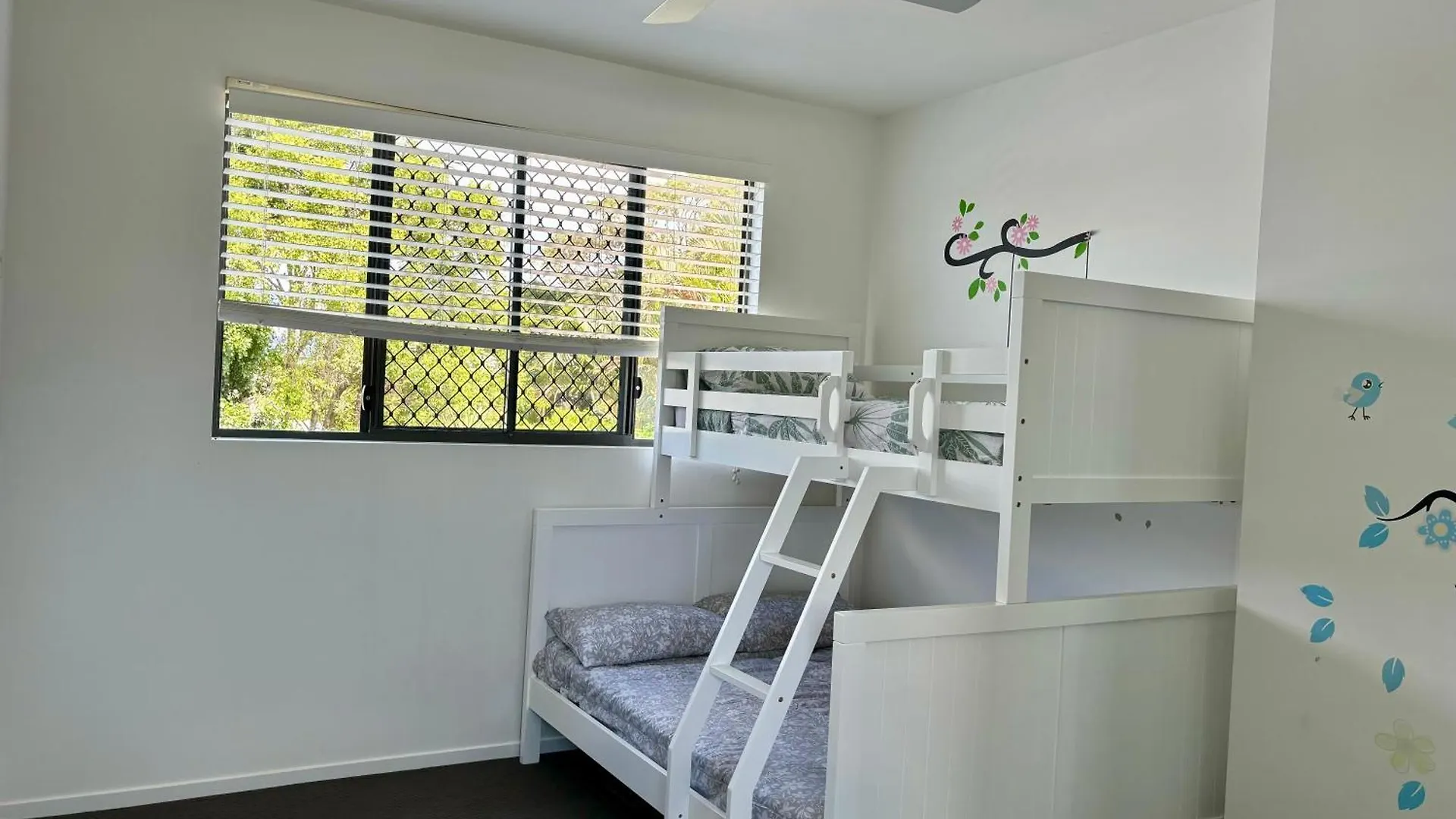 Currimundi Luxe House - Walk To Lake, Beach & Cafes Kawana Waters Holiday home