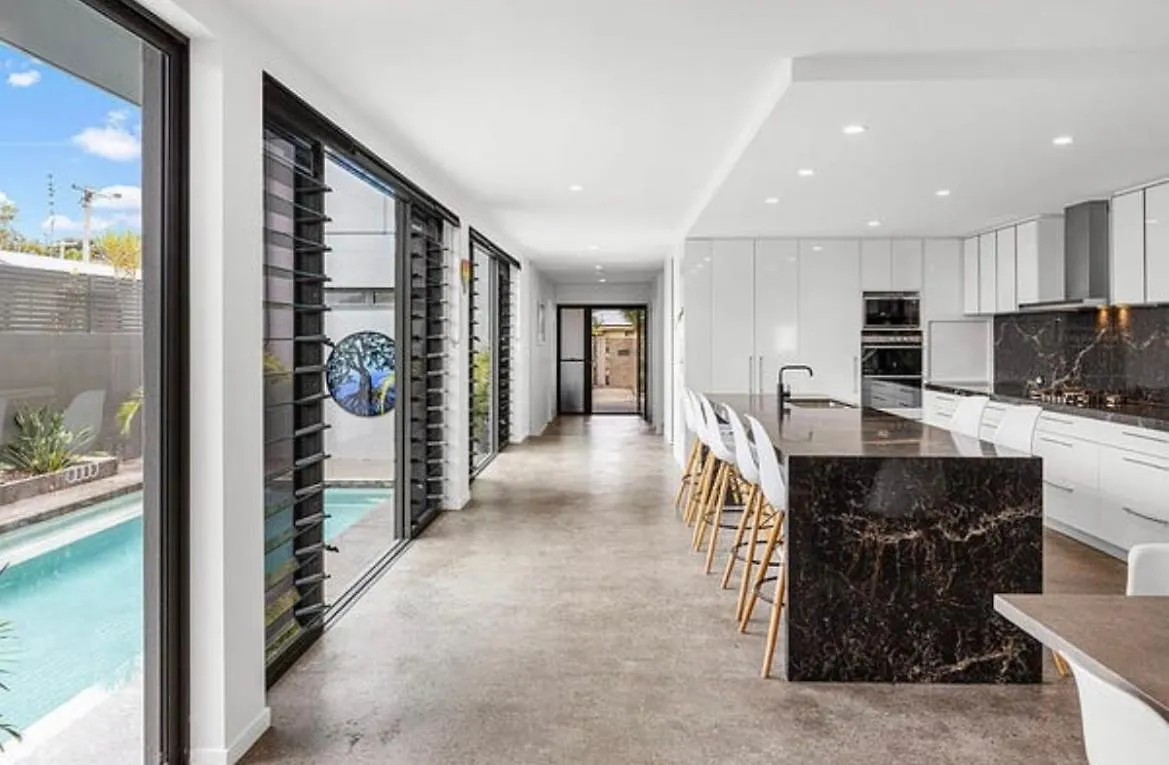 Currimundi Luxe House - Walk To Lake, Beach & Cafes Kawana Waters